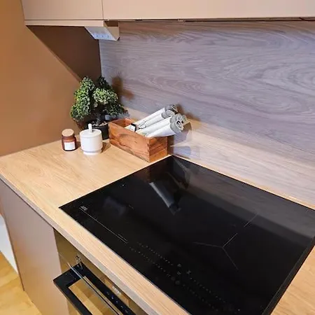 Stylish City Apartment With Mountain View Tromsø Exteriör bild