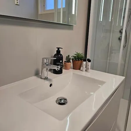 Stylish City Apartment With Mountain View Tromsø Exteriör bild