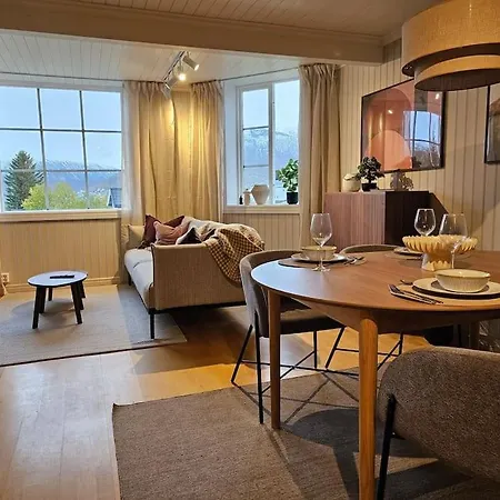 Stylish City Apartment With Mountain View Tromsø Exteriör bild