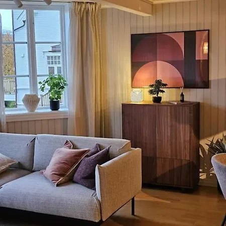 Stylish City Apartment With Mountain View Tromsø Exteriör bild