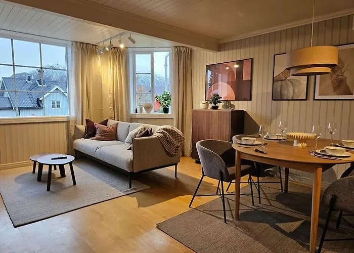 Stylish City Apartment With Mountain View