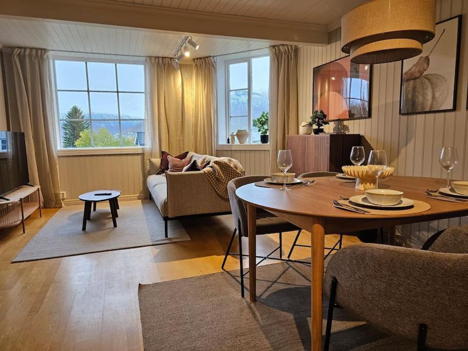 Stylish With Mountain View Apartment *